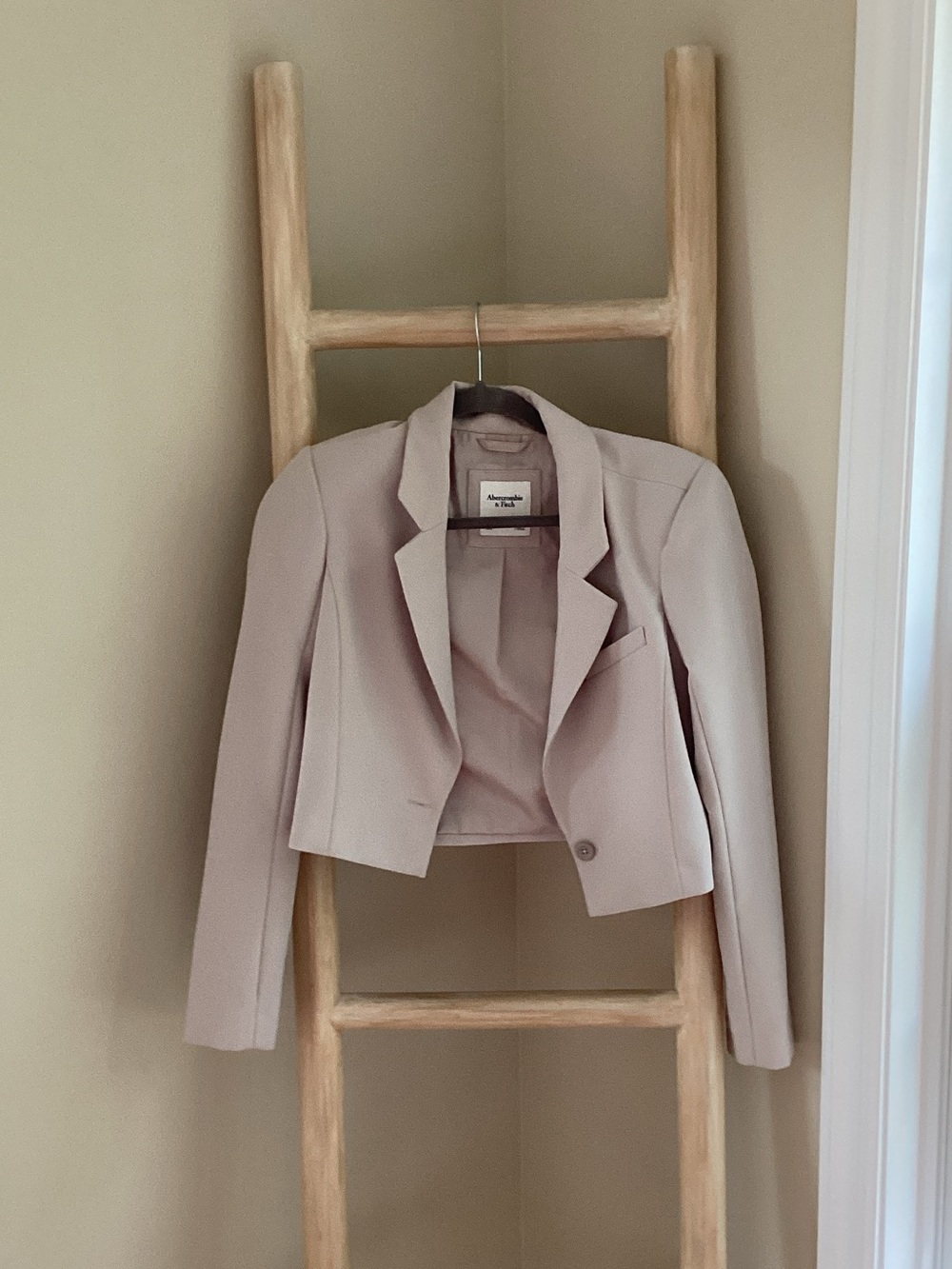 Abercrombie & Fitch Cropped Blazer in Light Taupe